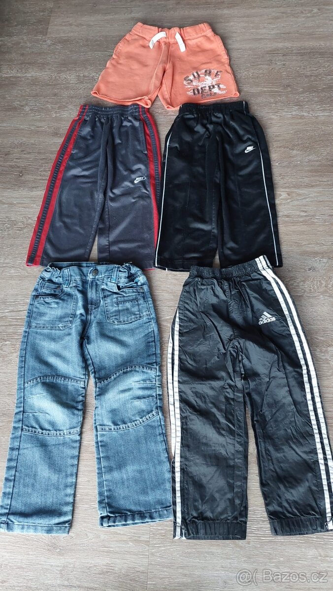 Chlapecké tepláky, kalhoty a kraťasy vel. 110