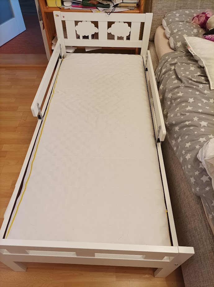 Bílá postel KRITTER (Ikea)