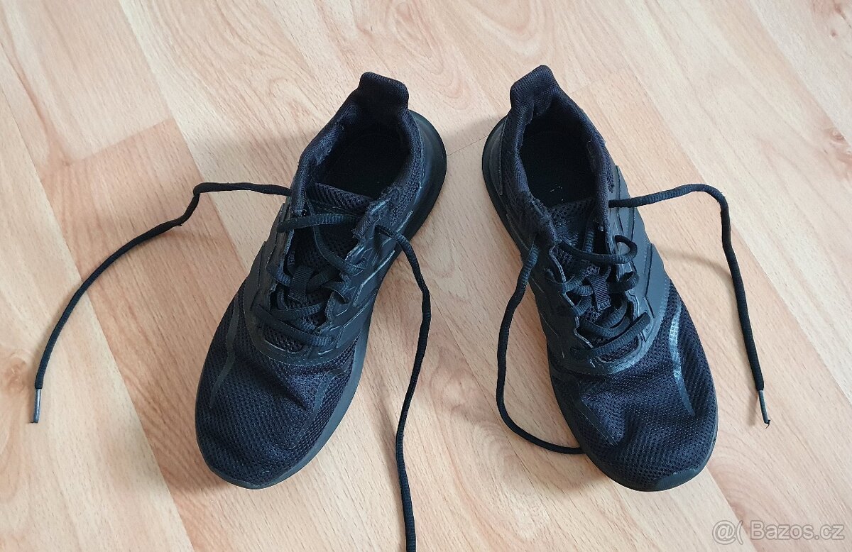 Dívčí černé boty Adidas - vel.35