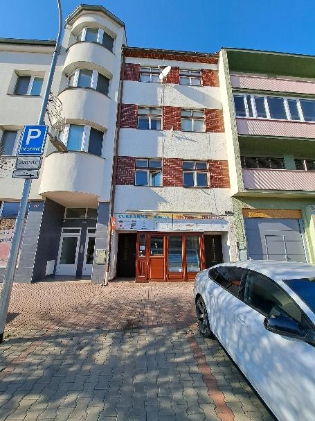 Zavedené, prosperující obchodní prostory s Bytovým domem