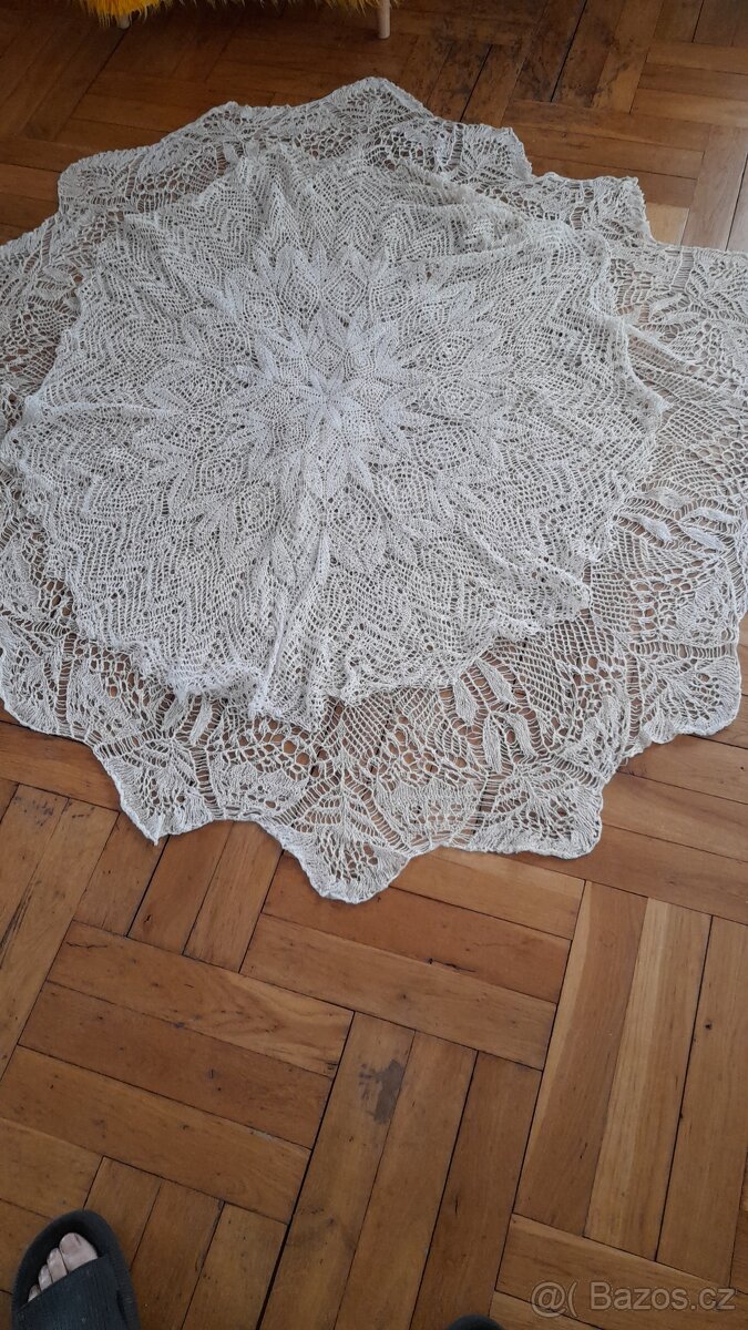 2xretro háčkované ubrusy mvrysava@seznam.cz