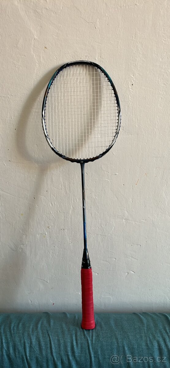 Badmintonová raketa artengo 990P