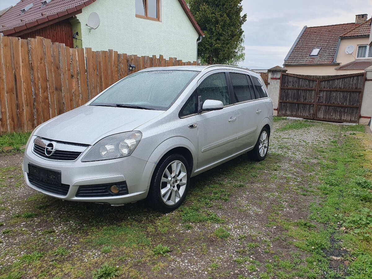 Opel Zafira 1.8i benzín 7místné