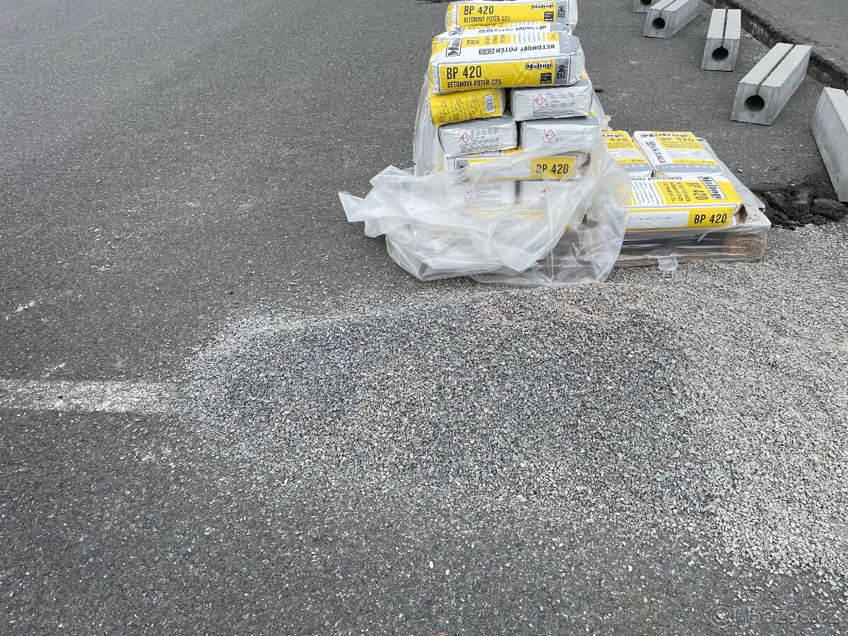 Kačírek , šterk /4,8 betonová směs cca 15 pytlů