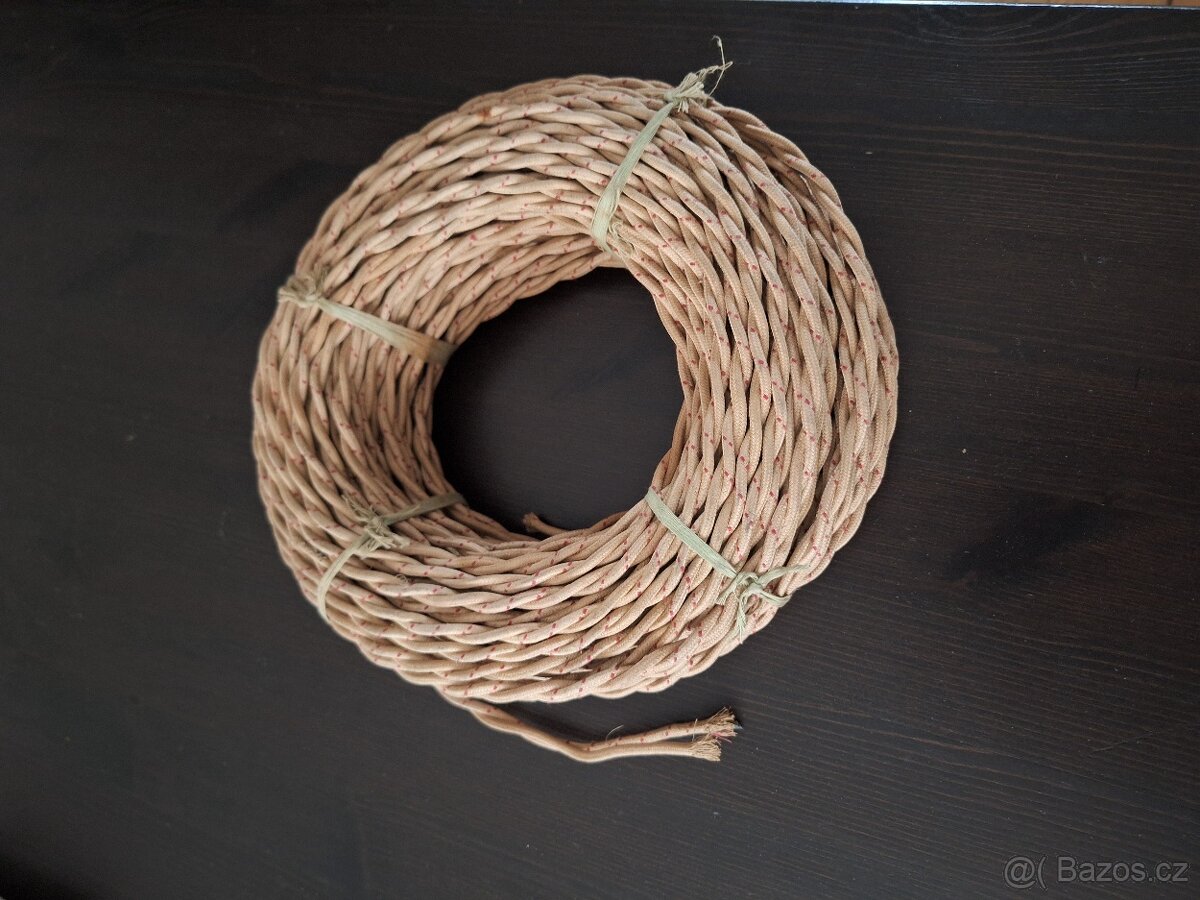 Starý opletený dvoužilový kabel