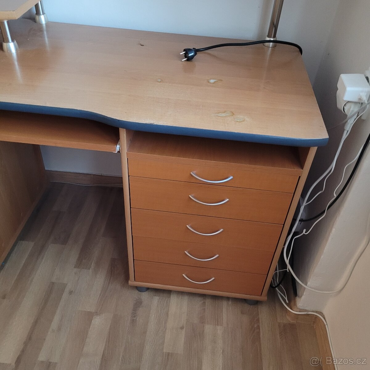 Konferenční stůl/ PC stolek za odvoz