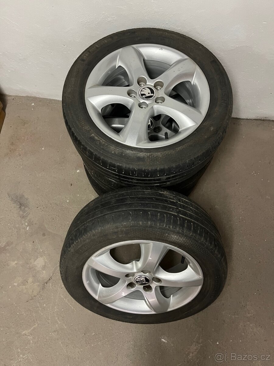 Alu kola-orig.Škoda,nepoškrábané s pneu na dojetí 195/55,R15