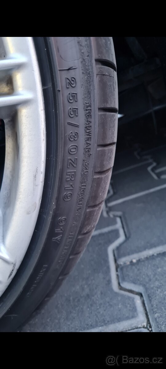 Pneu 255/30/R19 2x