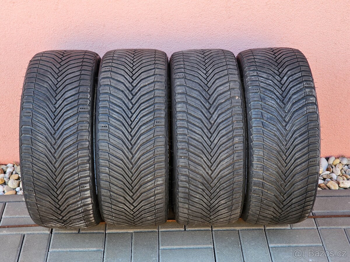 Michellin CrossClimate 2 235/35 R19 zimní / celoroční
