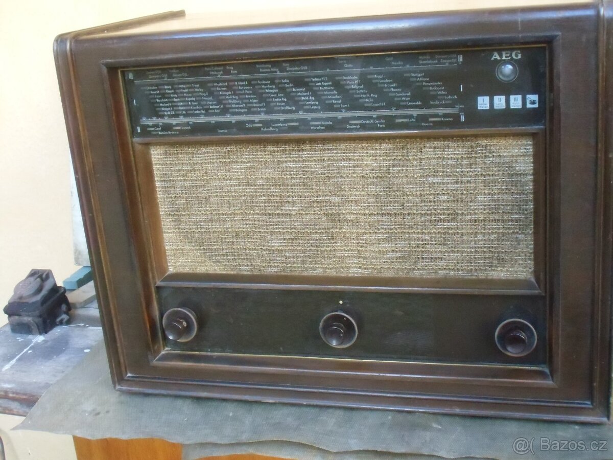 Luxusní historické rádio (třída Großsuper) AEG super 88 WK