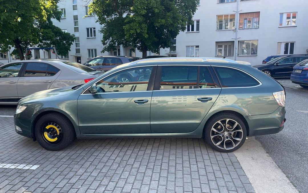 Vůz na náhradní díly Škoda Superb 2 kombi 2013 CFGB PBE LF6Q
