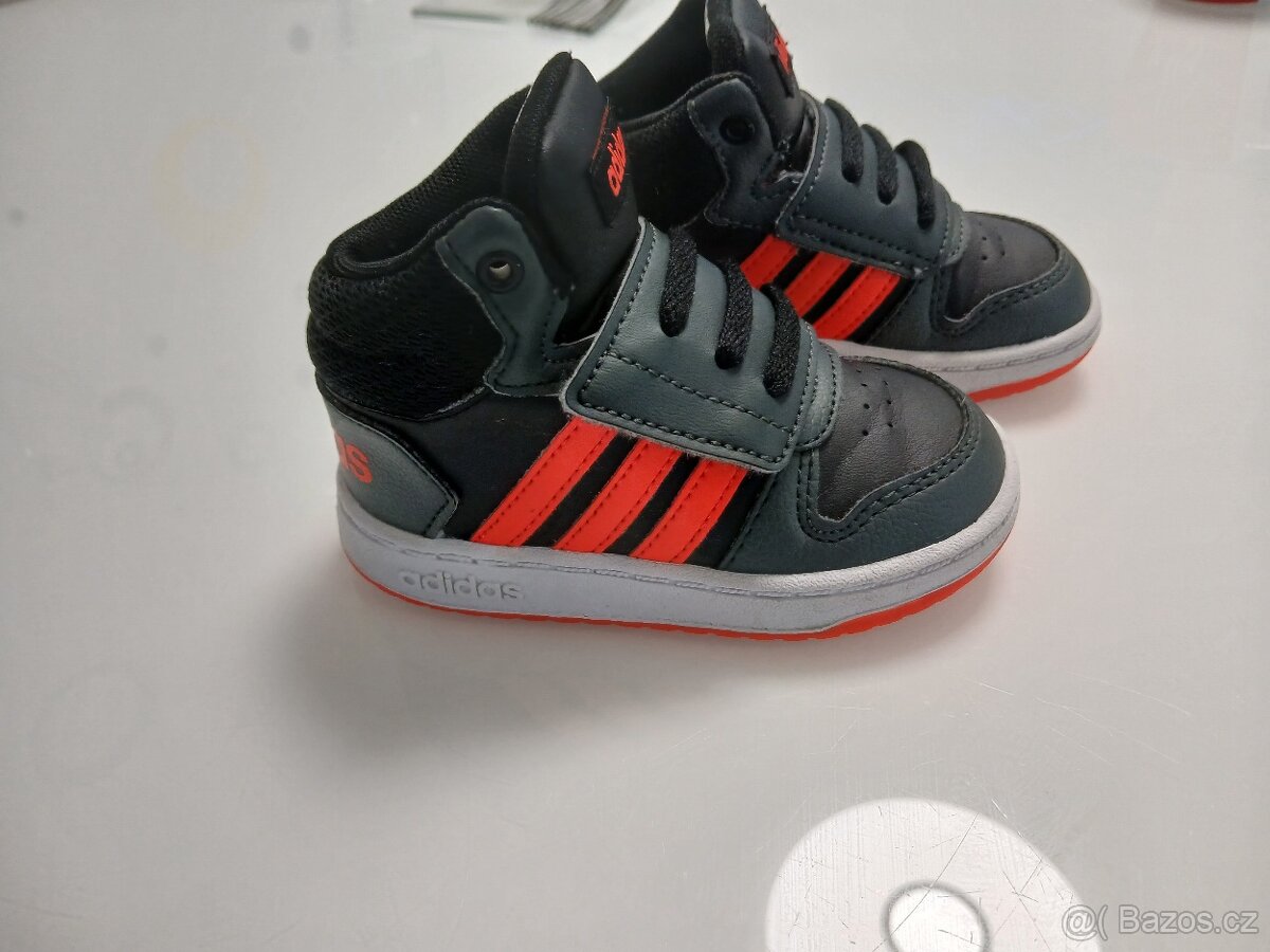Adidas tenisky 22