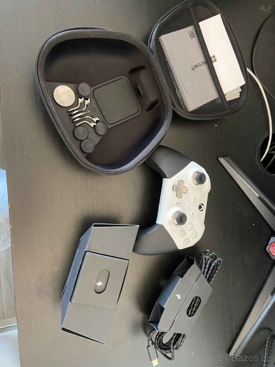 xbox elite 2 controller + příslušenství