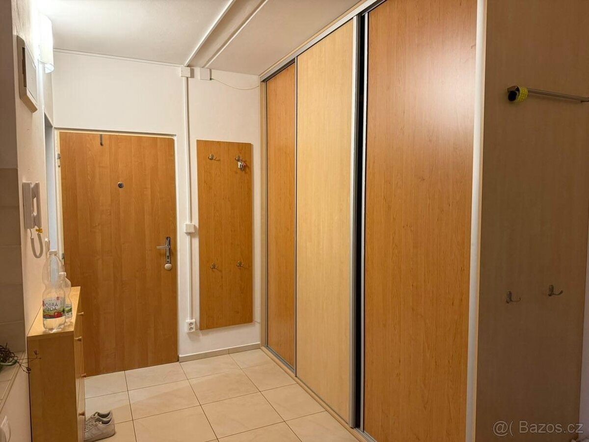 Dlouhodobý pronájem bytu 2+1 68m2 se zaskleným balkónem