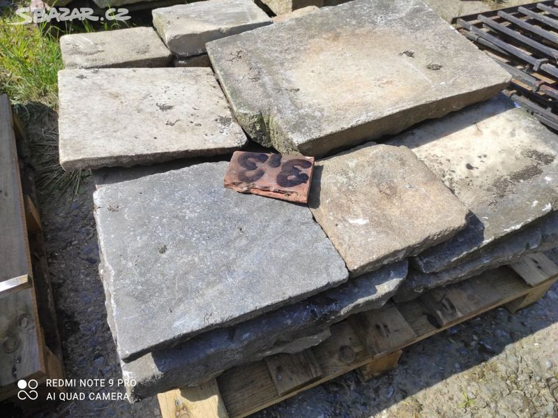 Stará kamenná dlažba, mramorová dlažba, zápražáky