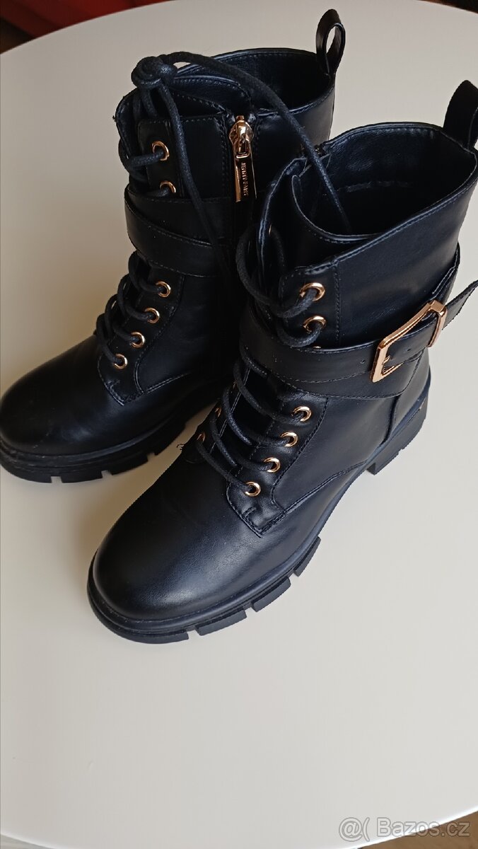 Nové kotníkové kozačky