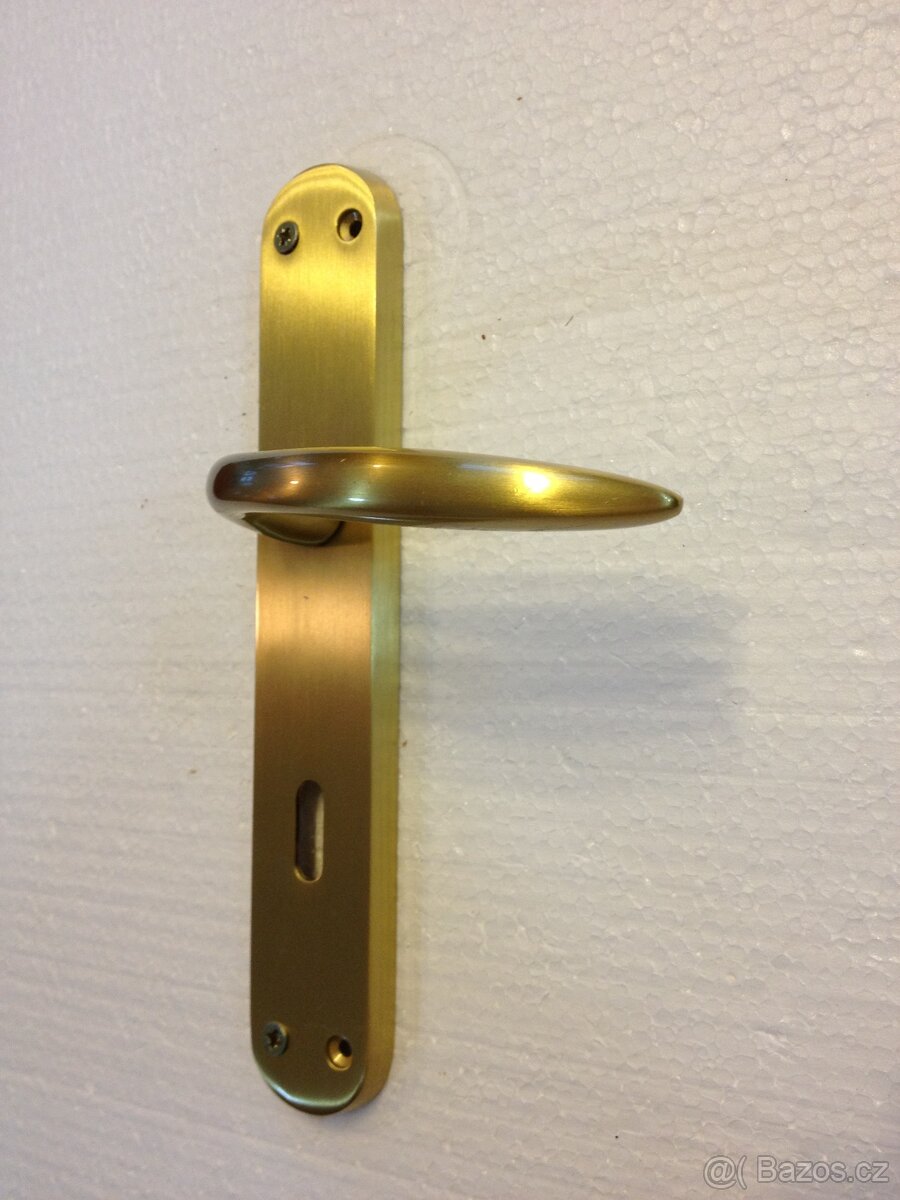 Dveřní klika / kování, zlatá mat, rozteč 72mm /23ks