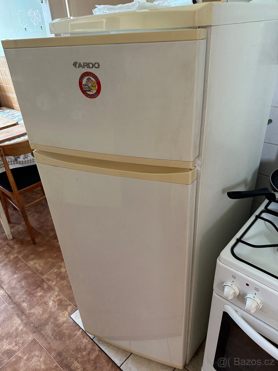 lednička s mrazákem Ardo.
