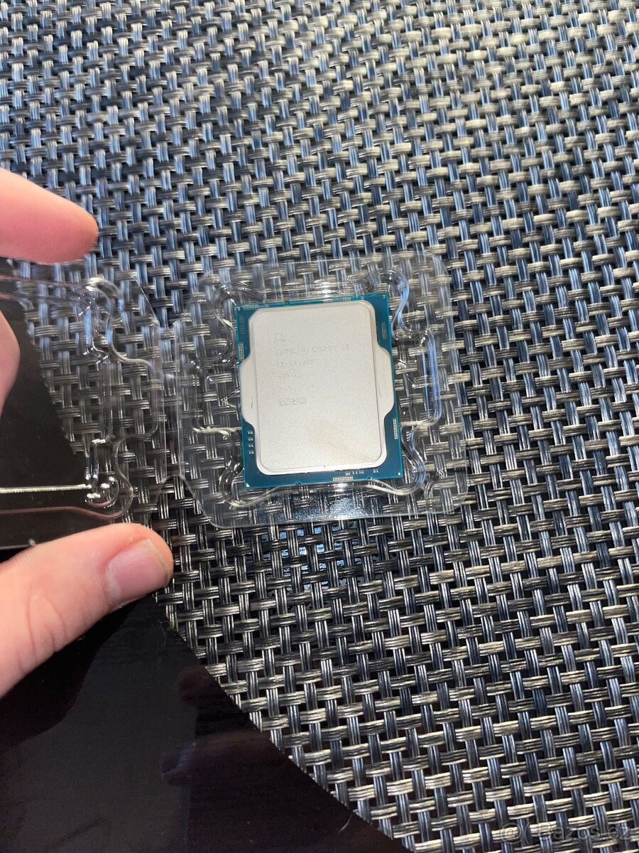 Intel core i3-14100f