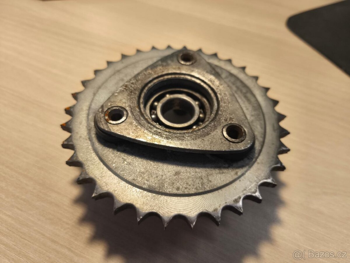 Jawa 90 - rozeta, karburátor a znak na nádrž