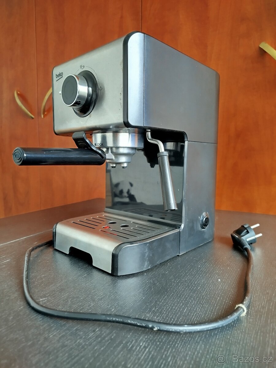 PÁKOVÝ TLAKOVÝ KÁVOVAR BEKO CEP5152B 1200W