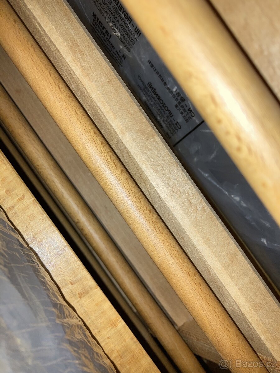 dětská postýlka a matrace