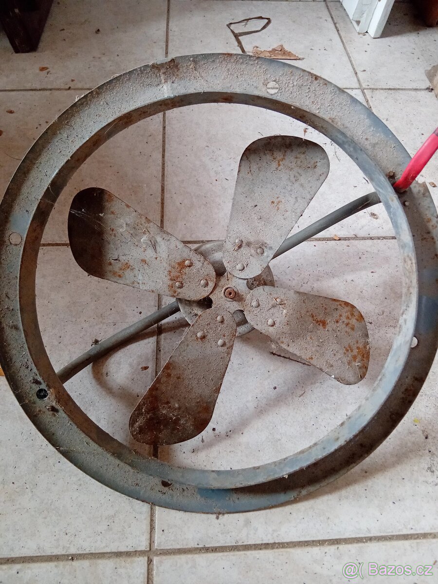 starý hospodský větrák, ventilátor
