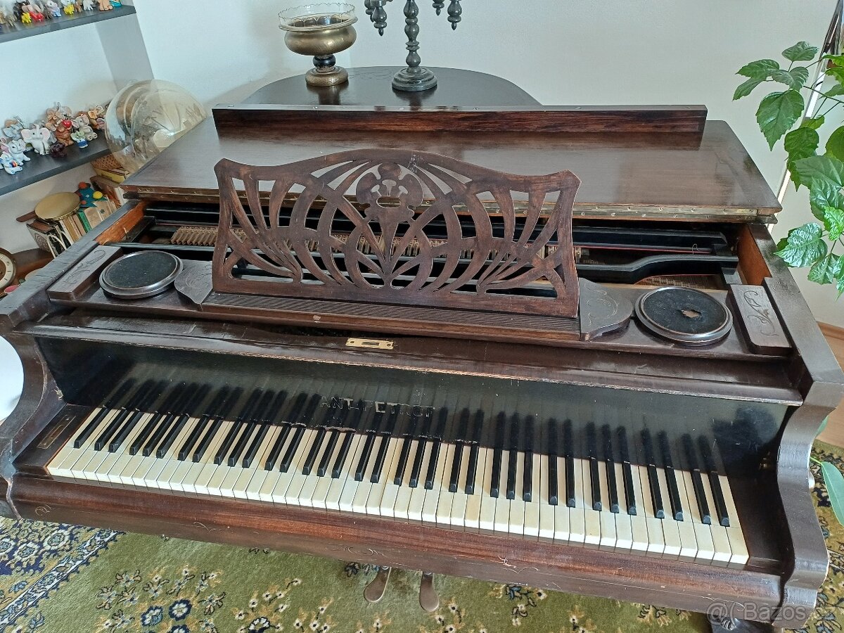 Piano ANT PETROF