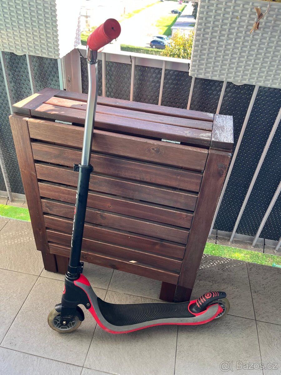 Kolobežka / modrá / červená