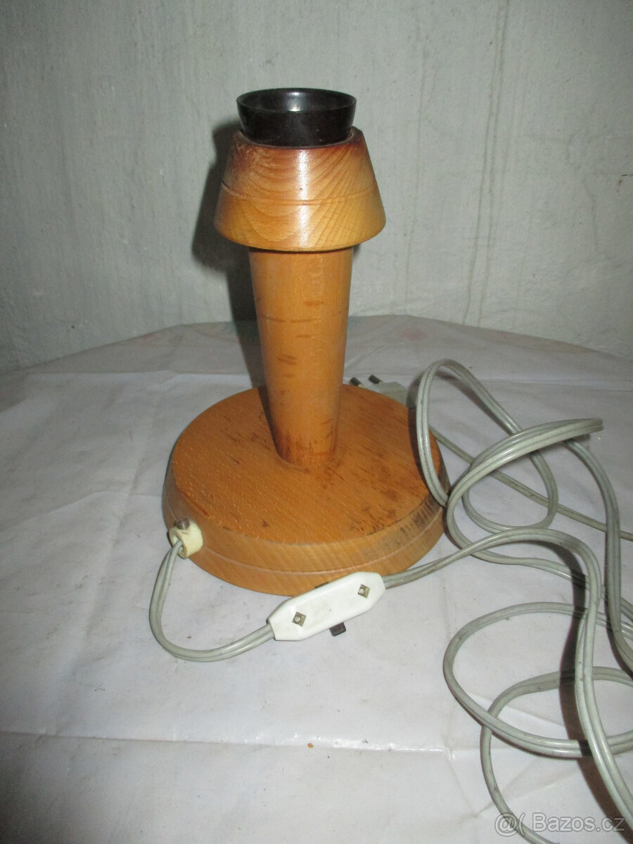 Retro dřevěná lampička
