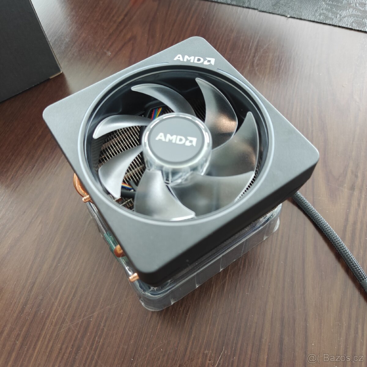 Chladič CPU AMD Wraith Prism - nový