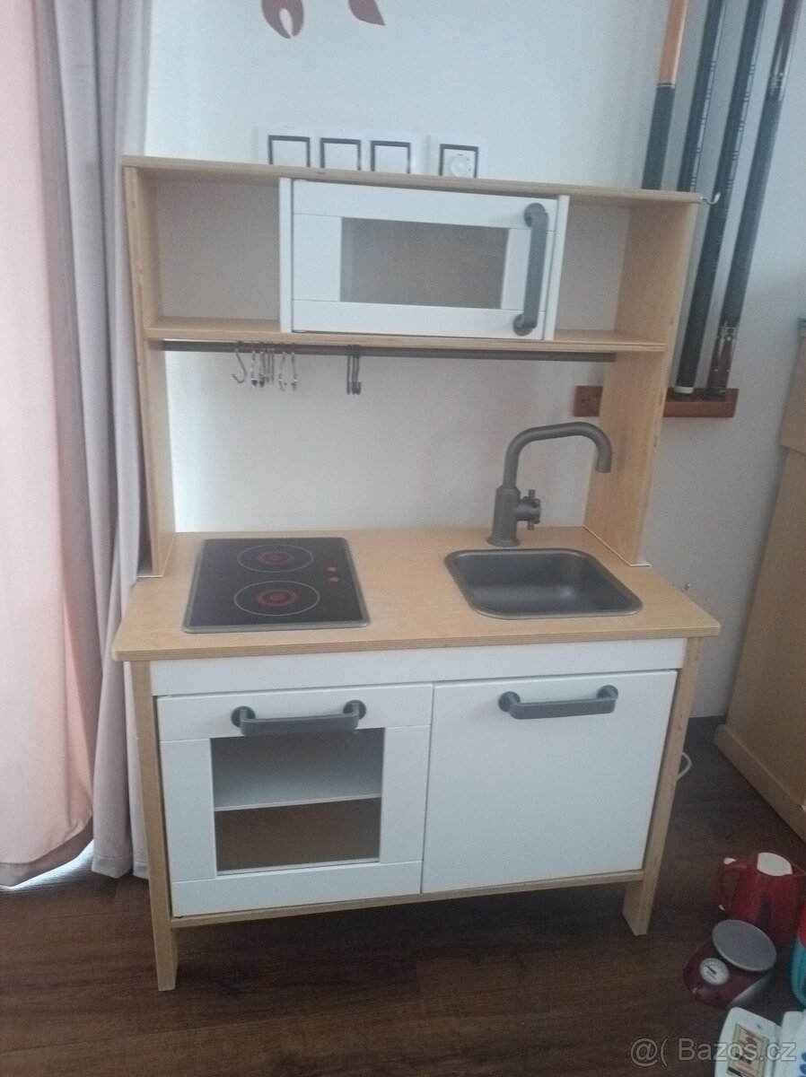 Dětská kuchyňka s bohatým příslušenstvím