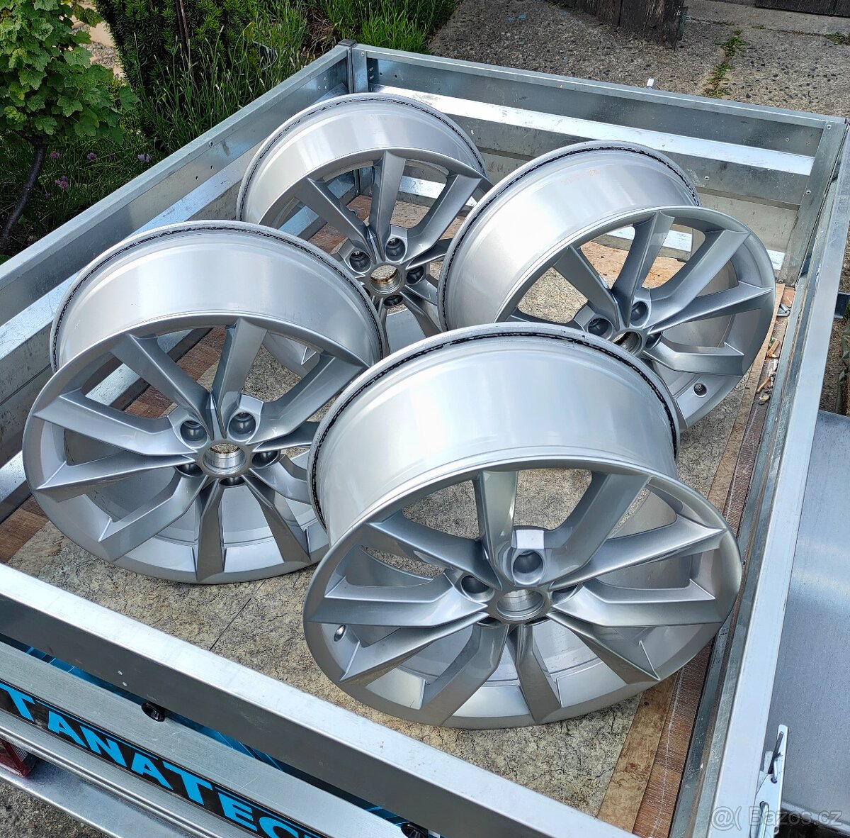 Zánovní kola 18” Modus originál Škoda 8jx18, et 44, 5x112