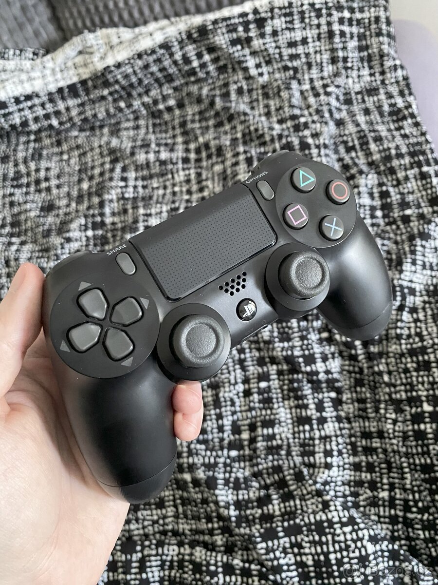 Bezdrátový ovladač PlayStation DualShock 4 V2