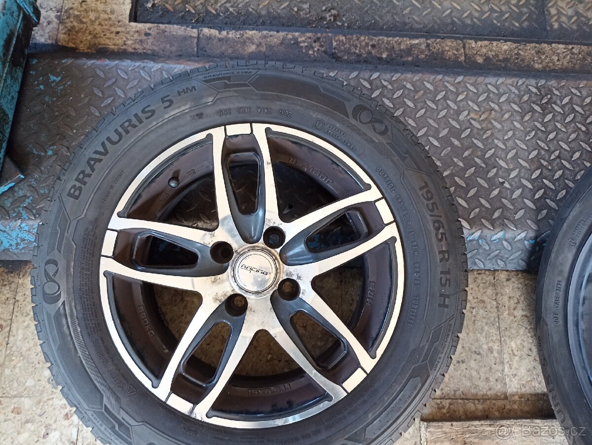 ALU kola obuté na letní pneu. 195/65 R15