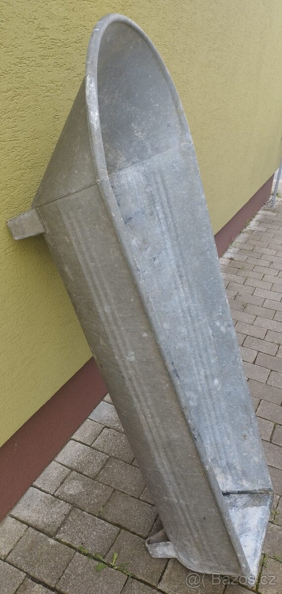 Stará plechová vana