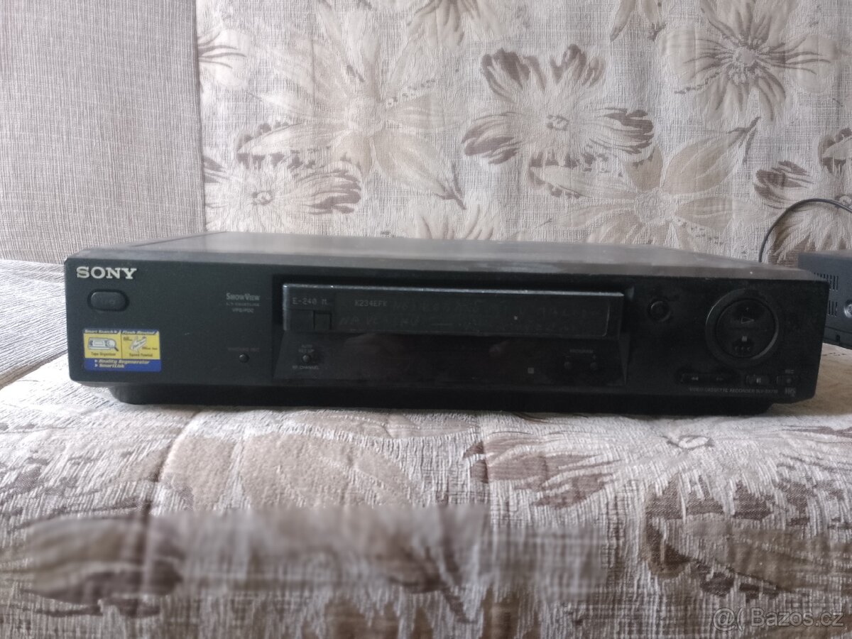 Prodam. videorekordér Sony SLV-N77 VCR VHS Player.