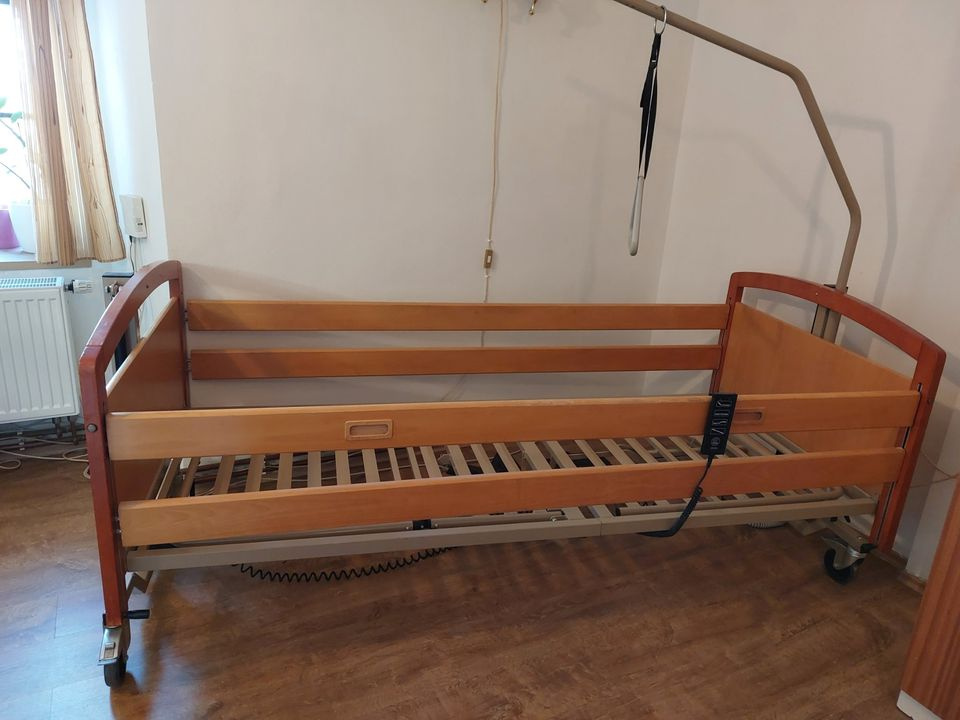 Elektrická zdravotní polohovací postel