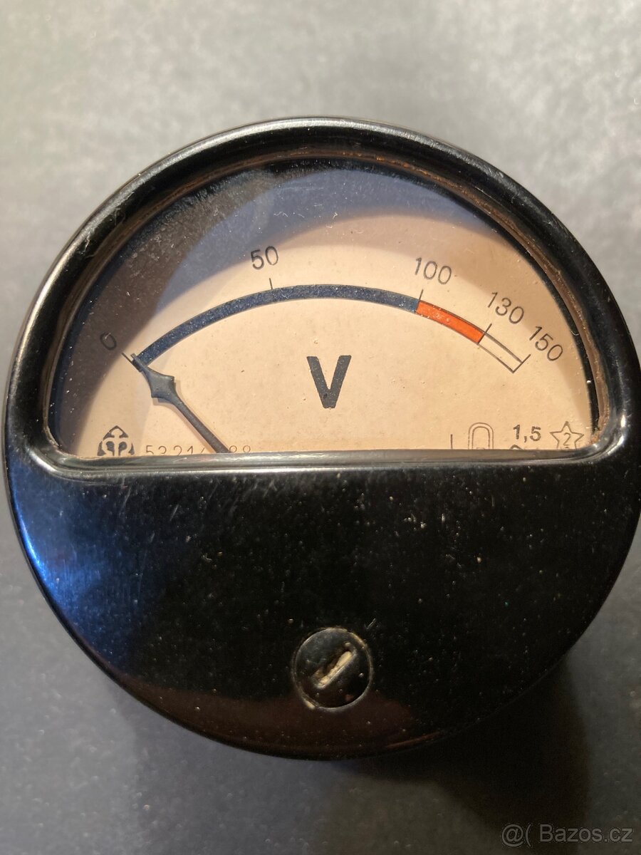 Starý voltmetr