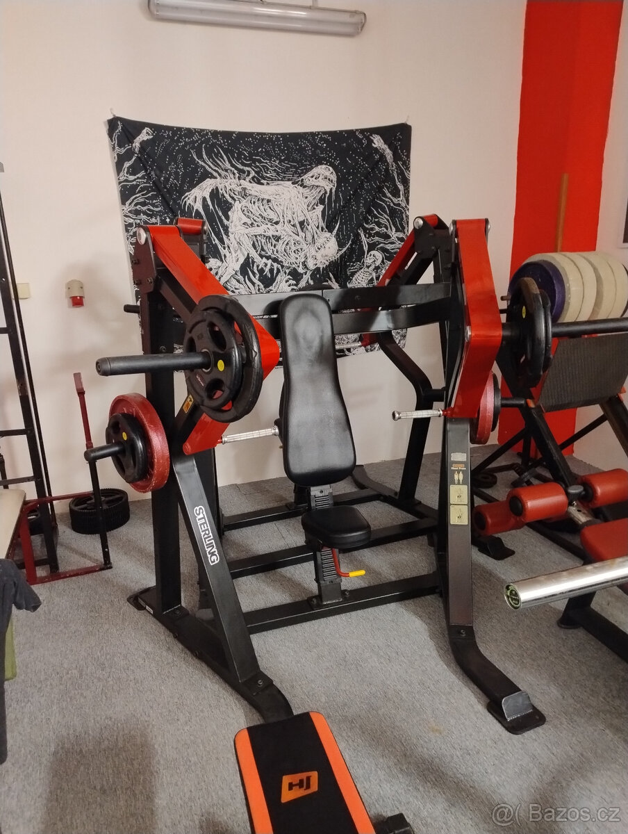 Prodám posilovací stroj na prsa Chest press Impulse Sterling