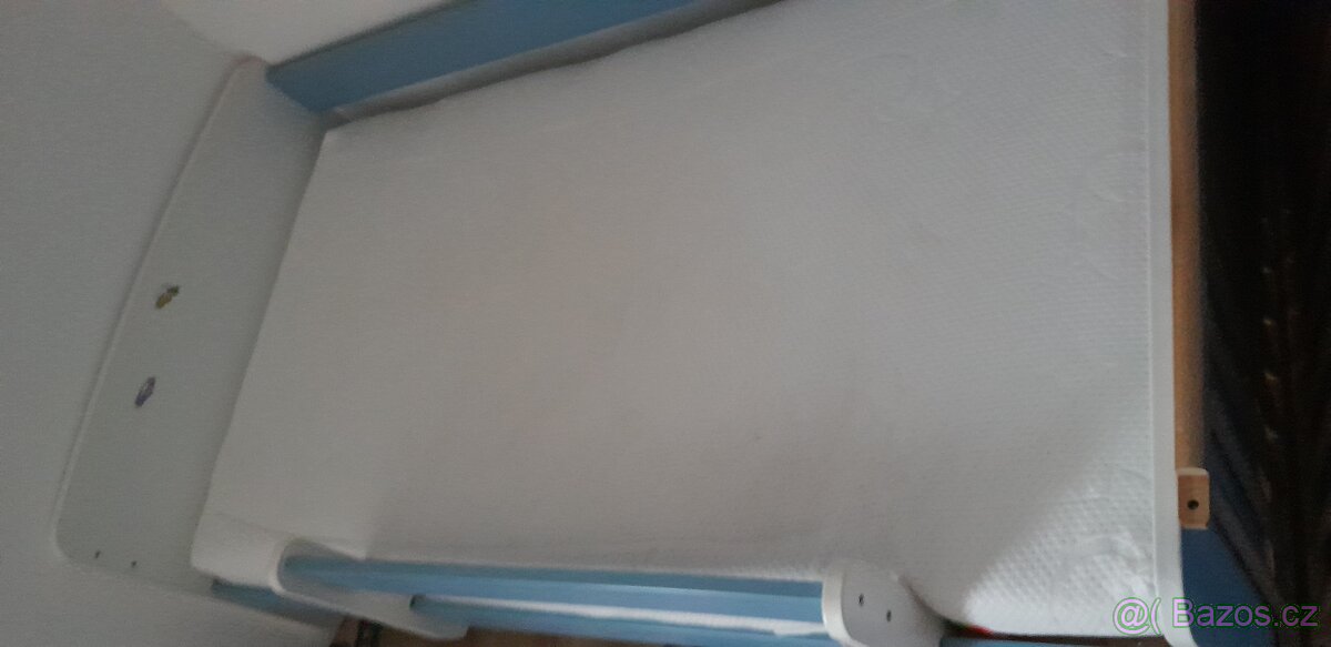 Dětská dřevěná postel