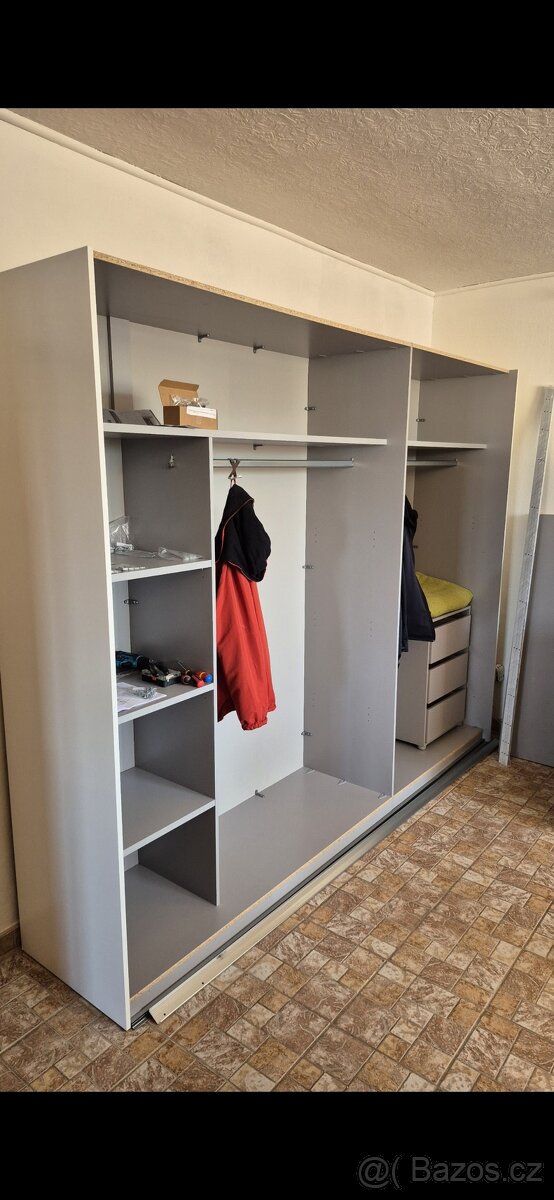 Šatní skříň