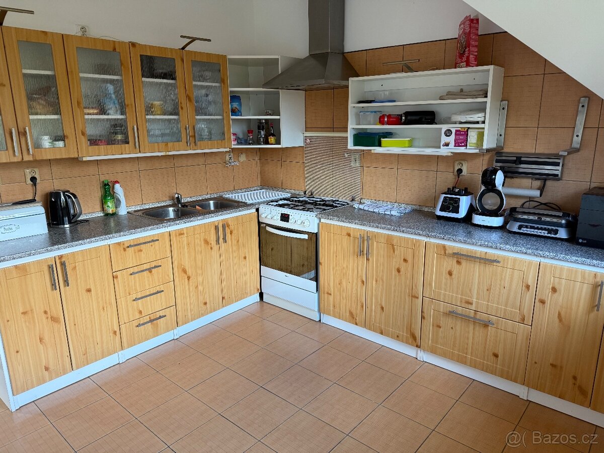 KOMPLETNE VYBAVENA KUCHYNE + SPOTREBICE