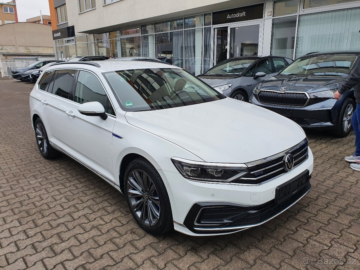 VW Passat GTE Variant 1.4TSI 160kW DSG - záruka Autodraft
