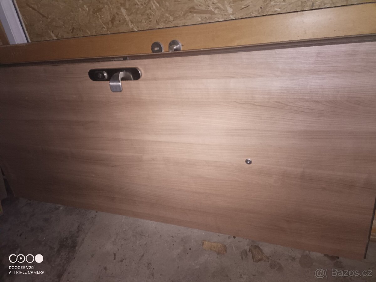 Vchodové, vstupní bezpečnostní dveře 80 L