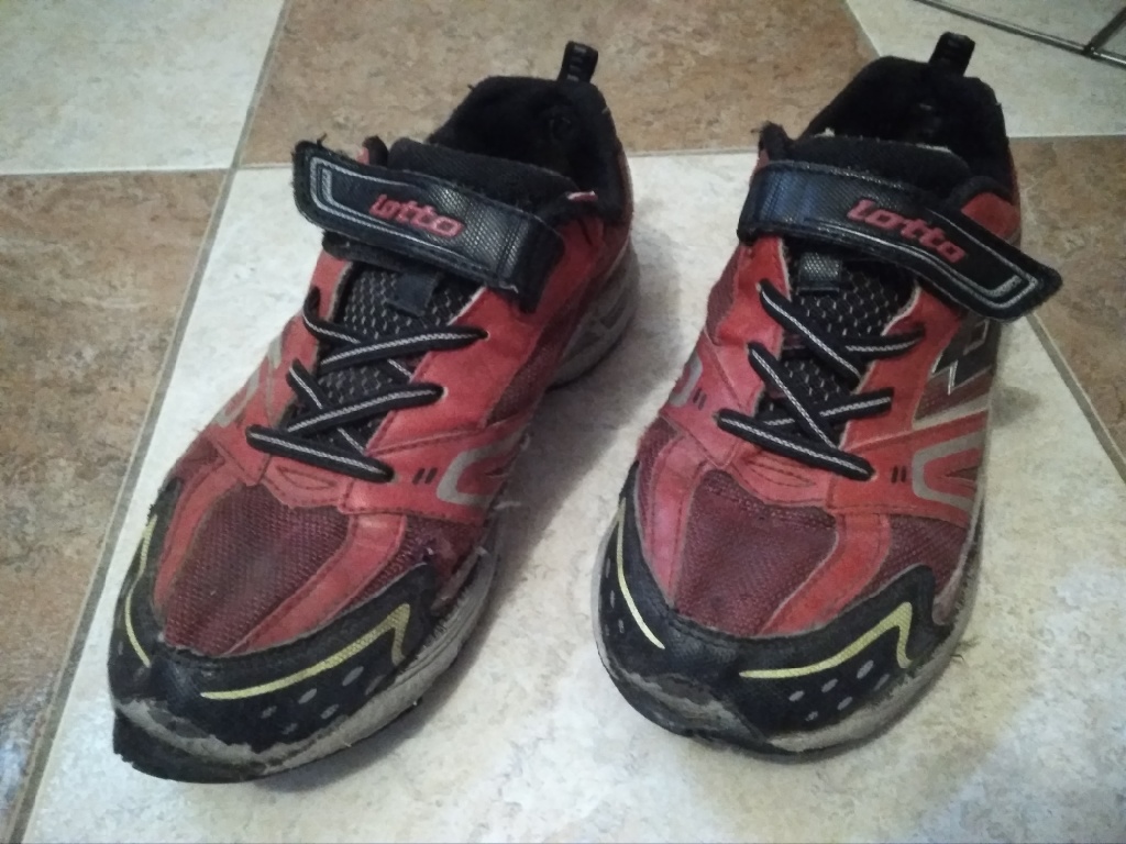 Dětské sportovní polobotky/tenisky Lotto, v. 35