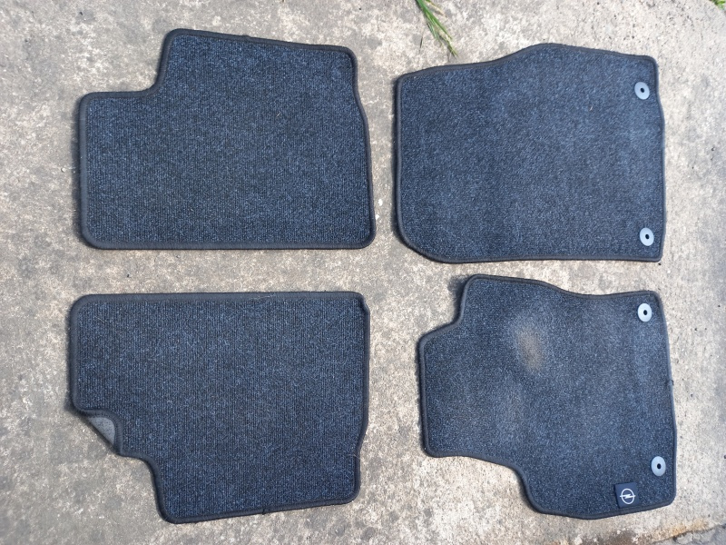 Textilní koberce Astra H