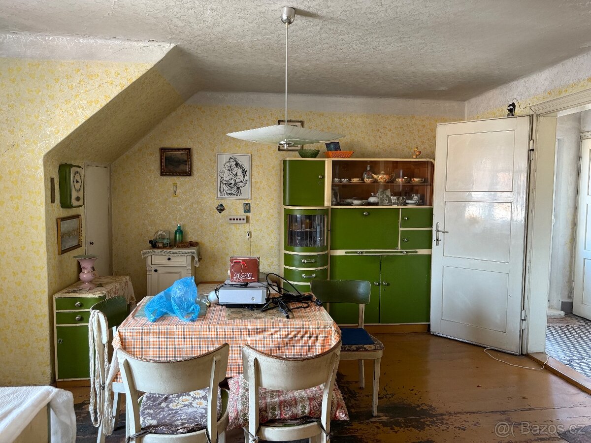 Kuchyňský nábytek k renovaci