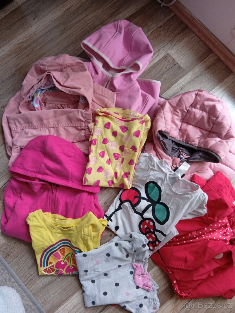 Balík oblečení pro holku 3-4let