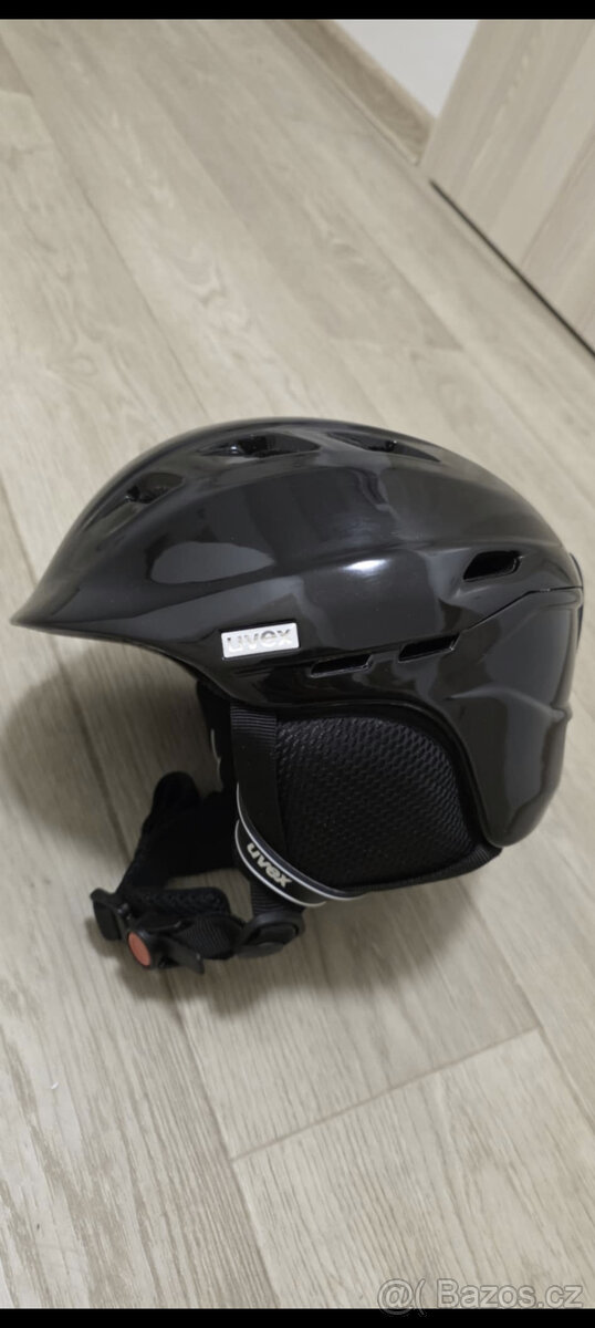 Dětská lyžařská přilba Uvex